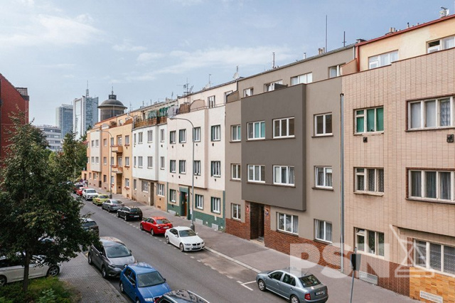 Rozes. nebytová jednotka s předzahrádkou Hanusova 62/17, Praha 4