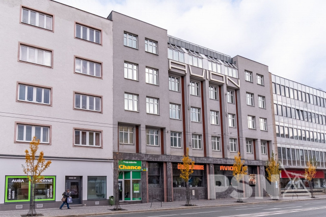 Obchodní prostor / kancelář v centru Hradce Králové 32, Gočárova tř. 806, 500 02 Hradec Králové